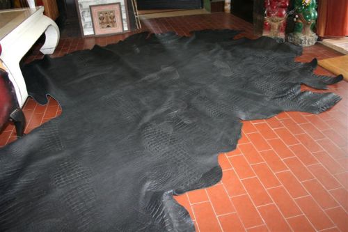 2393 - tappeto pelle nera.jpg